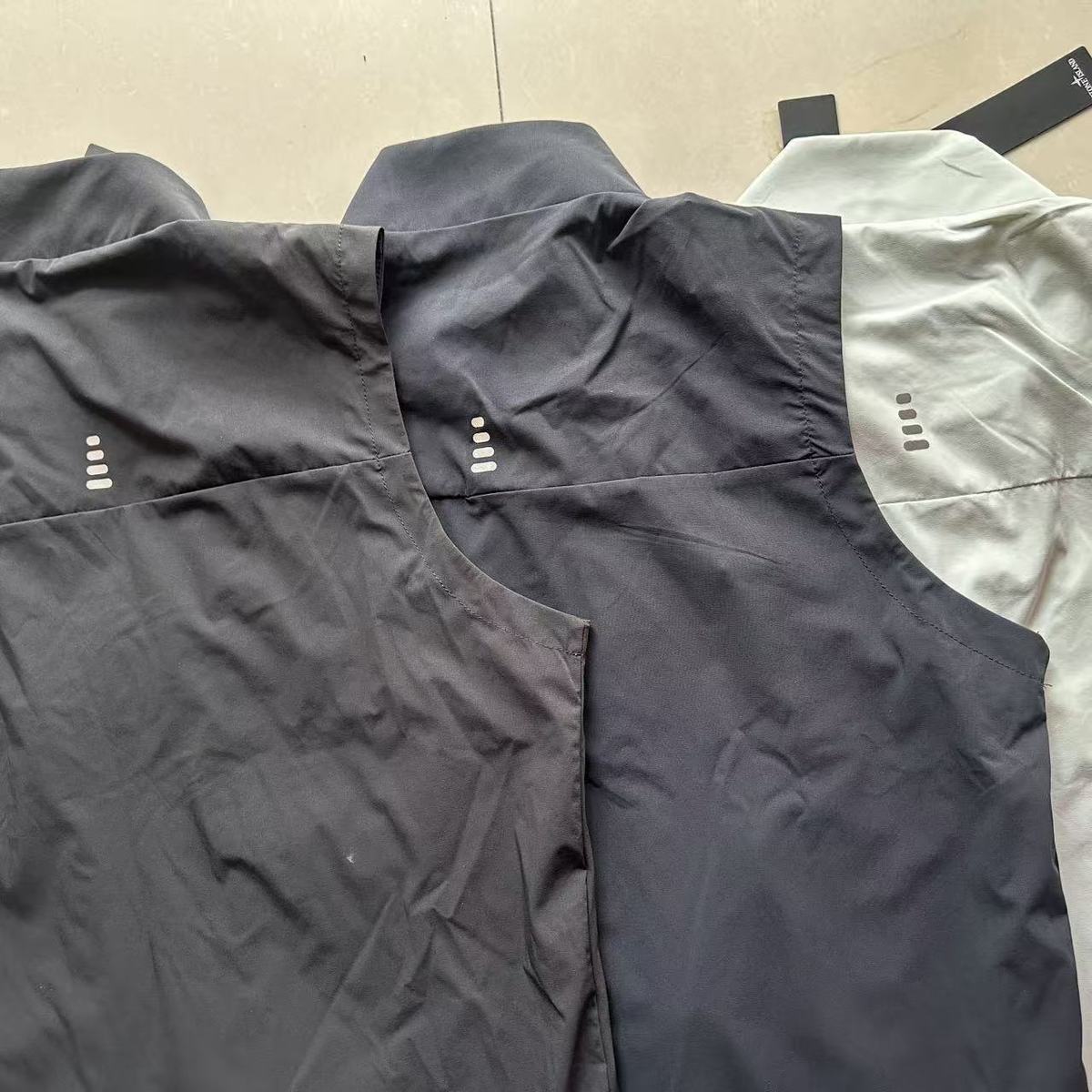 detail noir cols