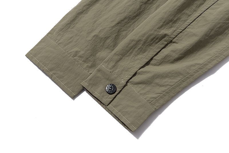 detail kaki manche bouton