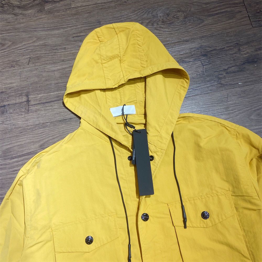detail jaune moutarde capuche