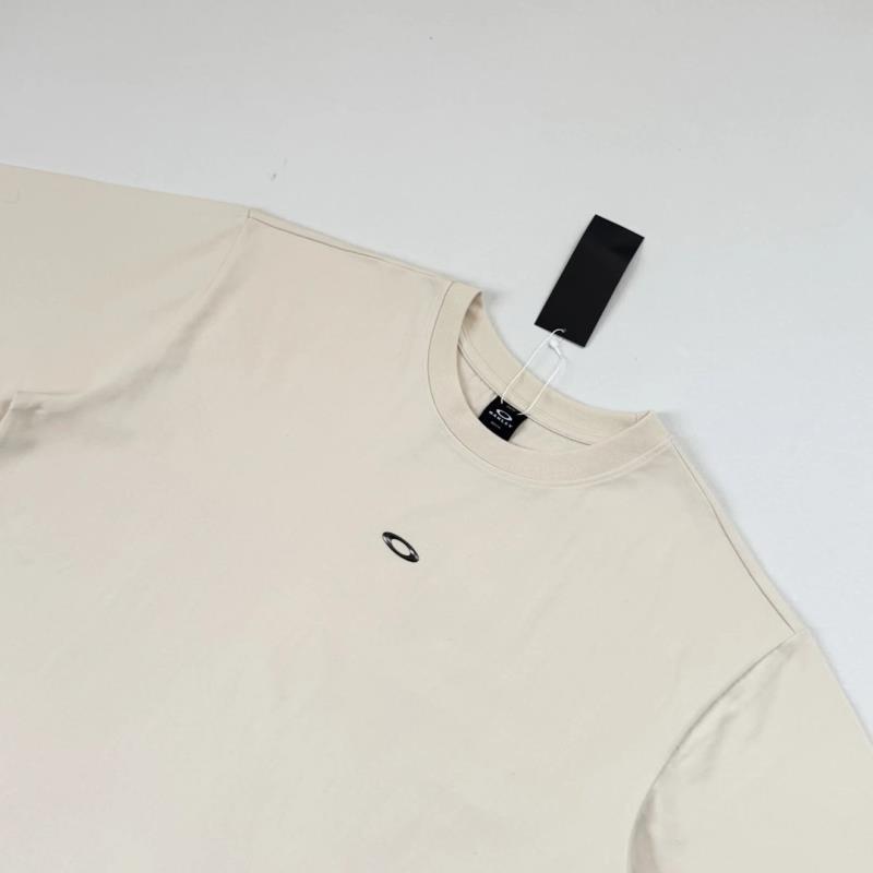 detail écru zoom etiquette col