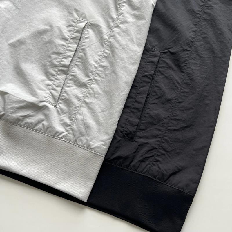 detail blanc logo poitrine