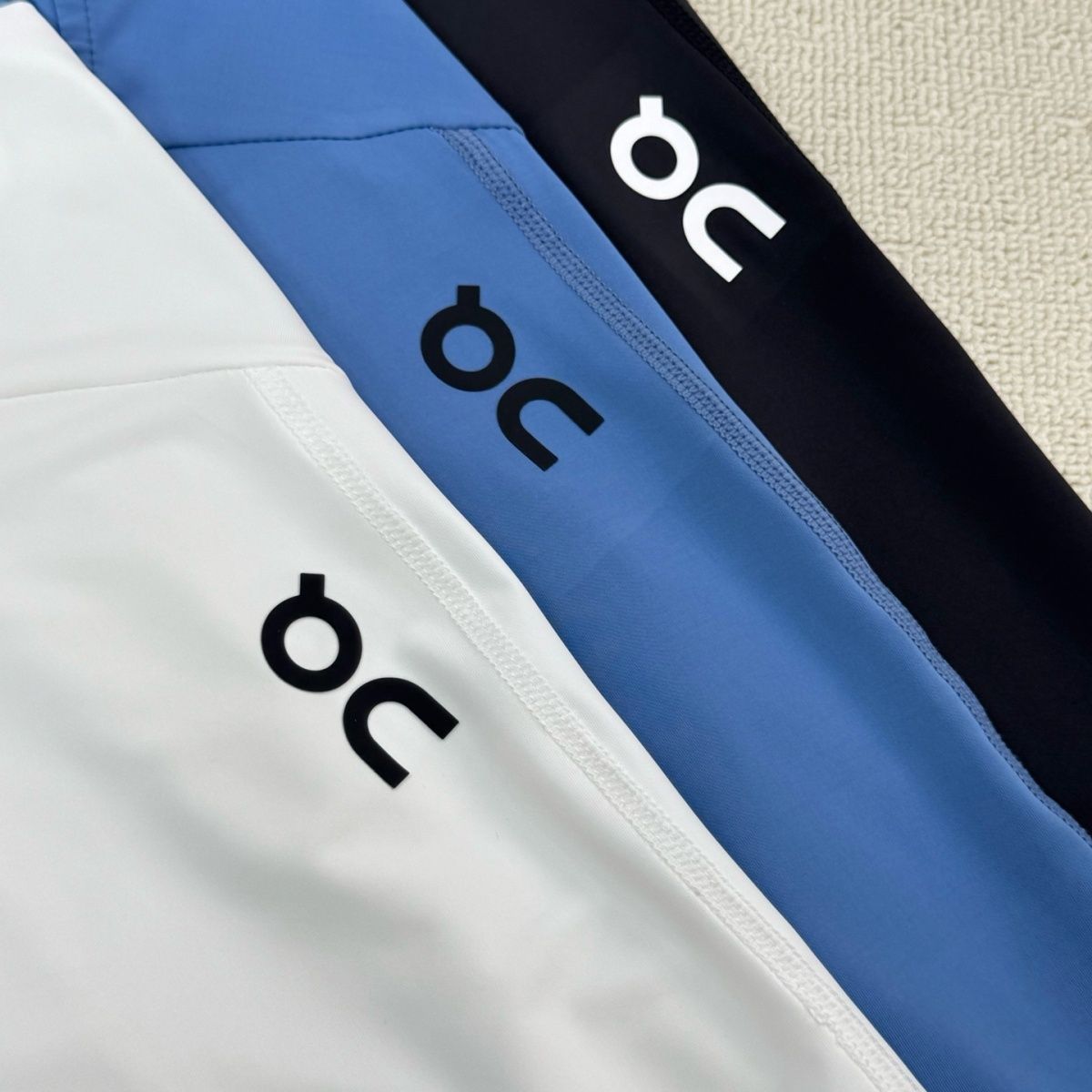 detail noir blanc bleu vue plate
