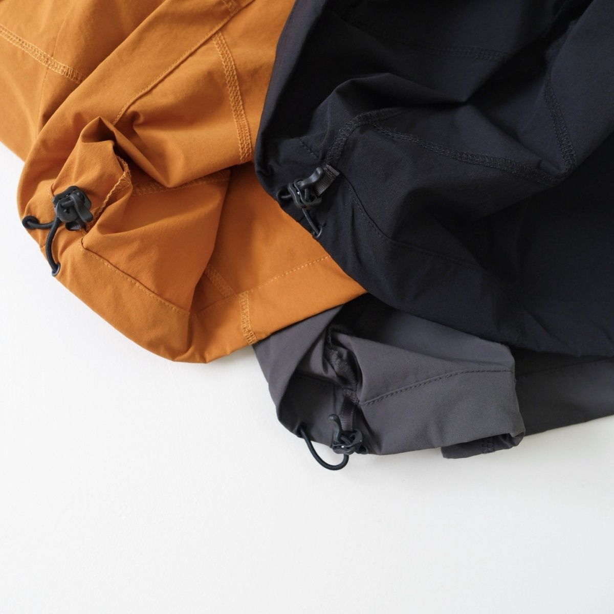 noir anthracite caramel detail cordons ourlet