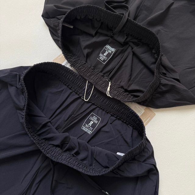 noir bleu foncé etiquettes interieures