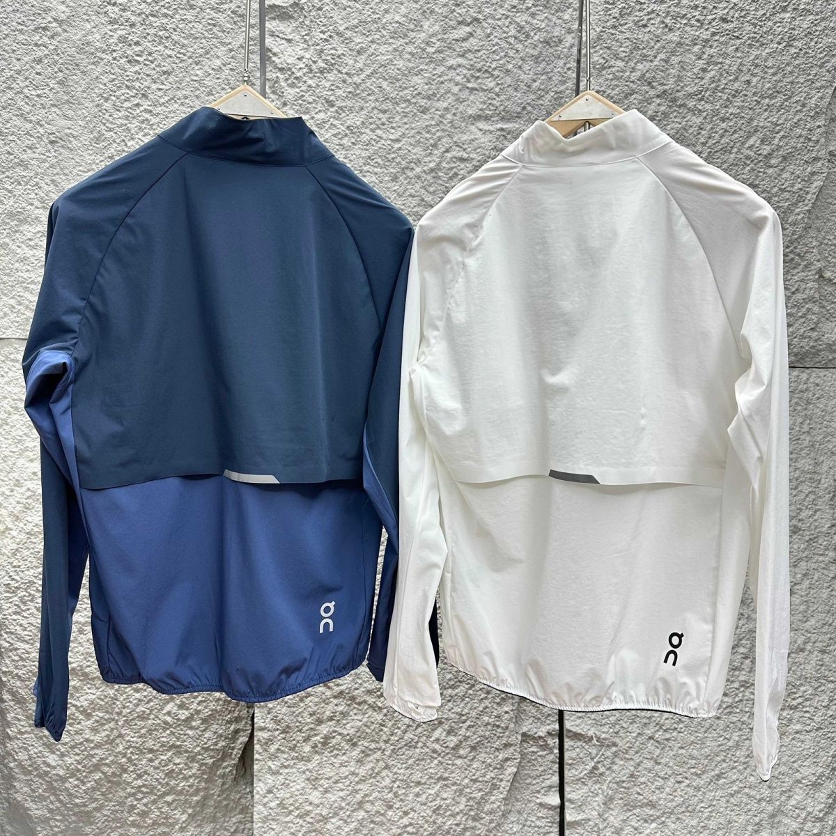 bleu marine blanc dos ensemble