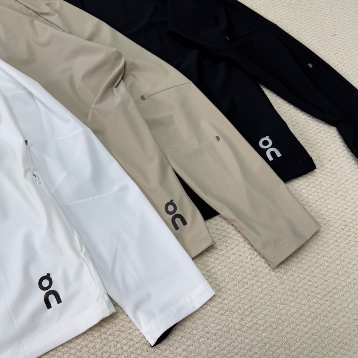 blanc beige noir ensemble manches