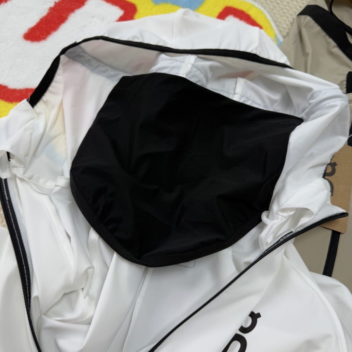 blanc detail capuche