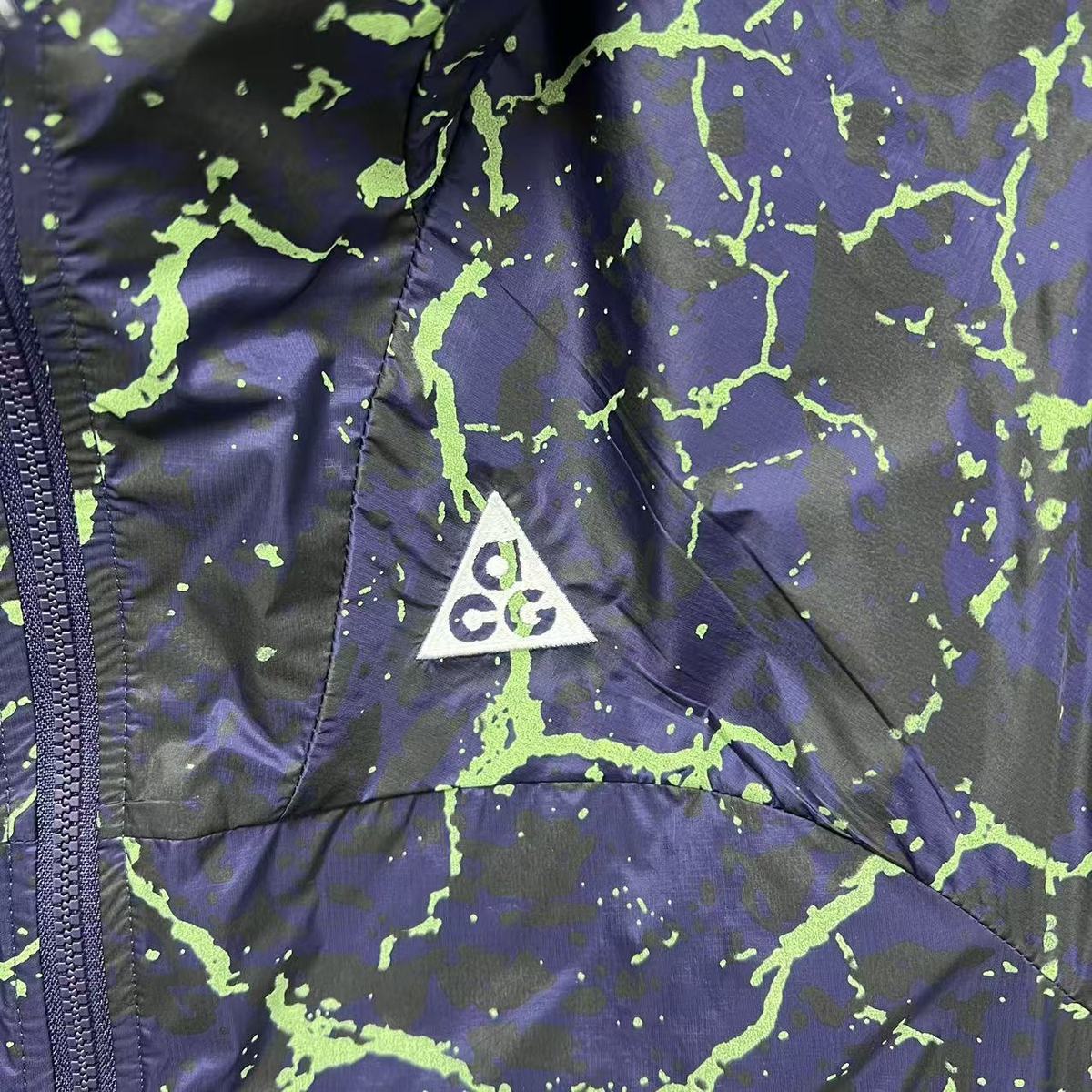 violet detail logo acg poche