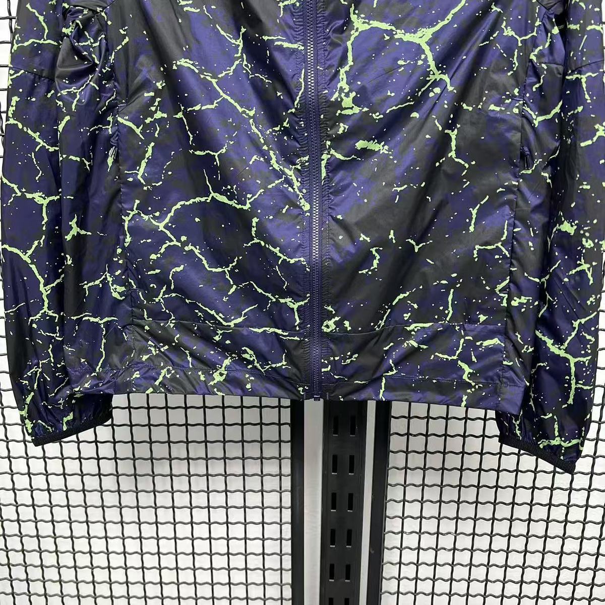 violet detail face zip