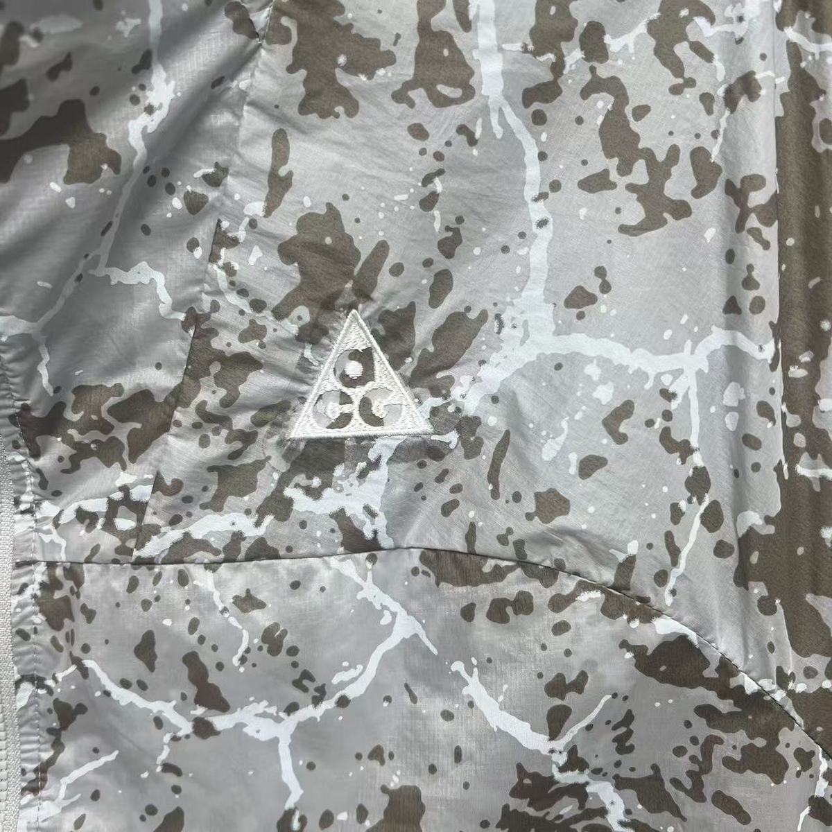 camo beige detail logo acg poche