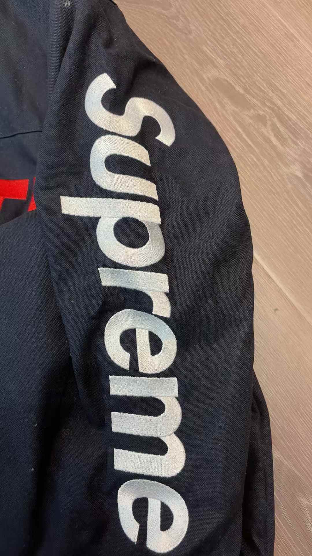 noir detail manche supreme