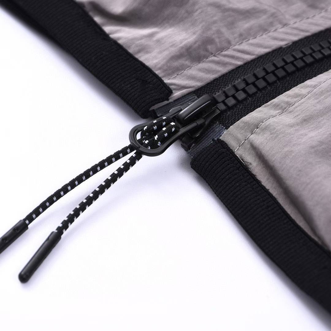 gris detail zip