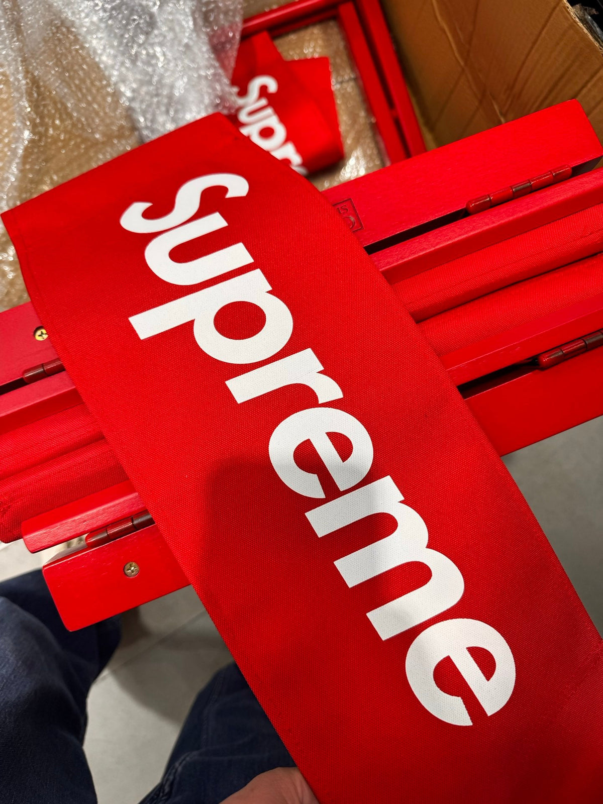 rouge detail toile