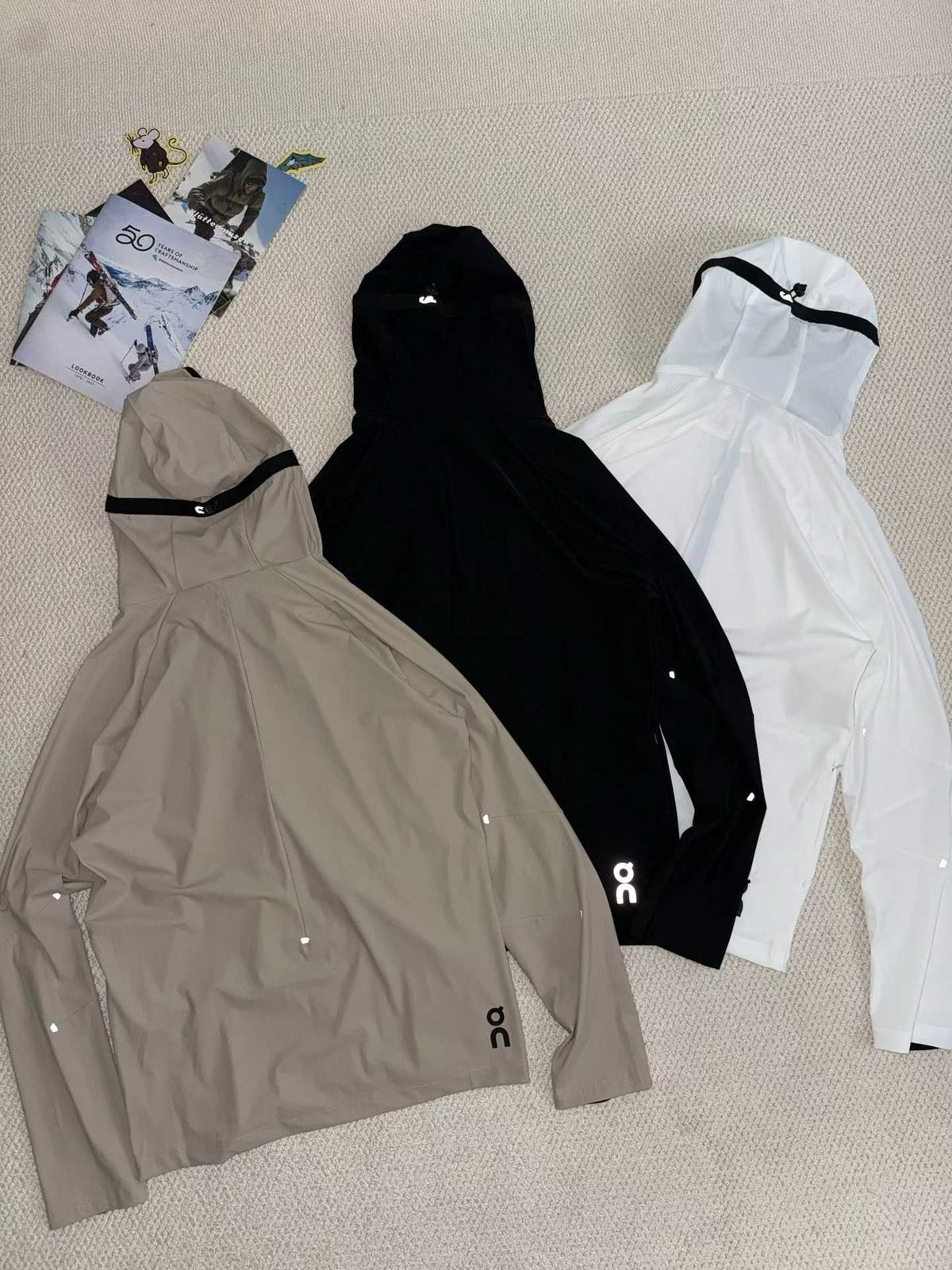 blanc beige noir capuches