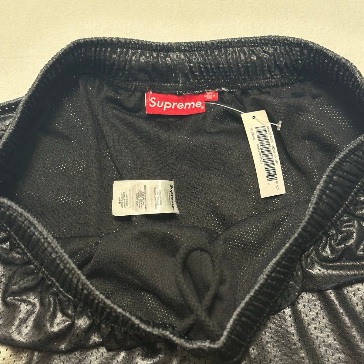 noir detail taille