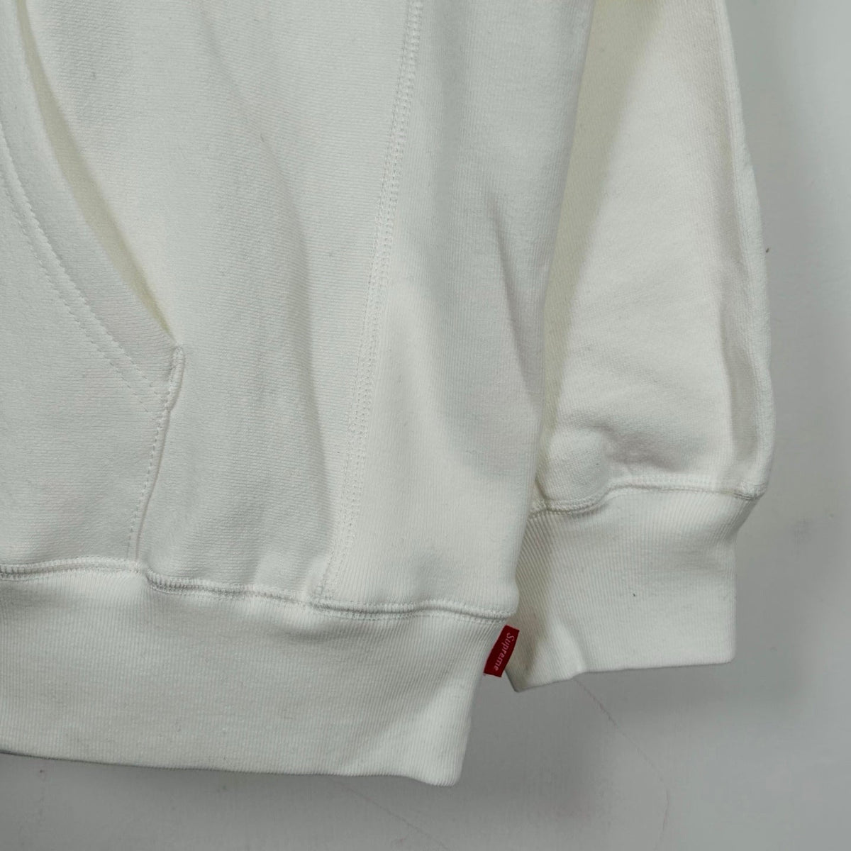 blanc detail ourlet