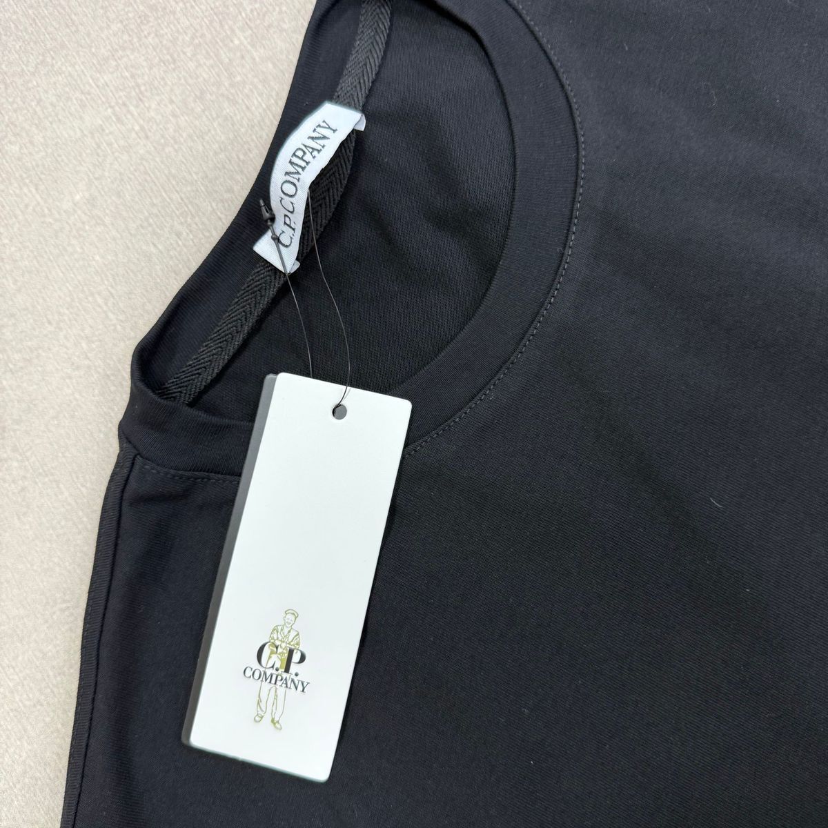 T-shirt C.P. Company Noir Blanc — étiquette