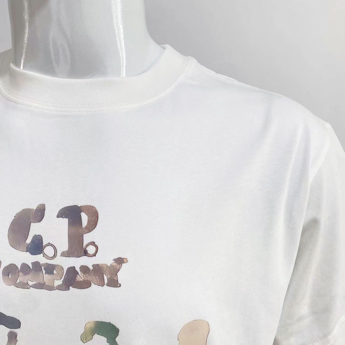 detail blanc print