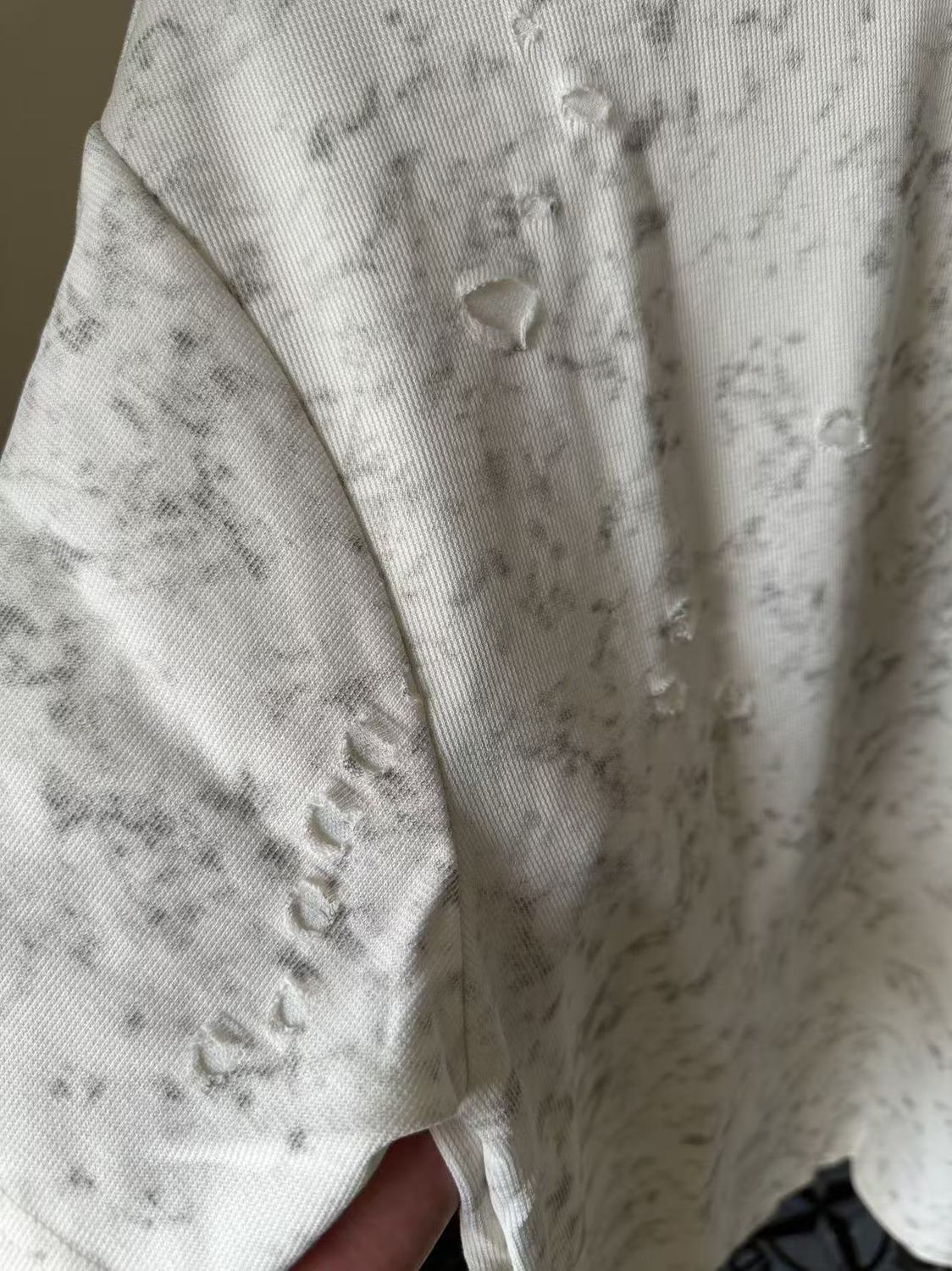 detail blanc distressed