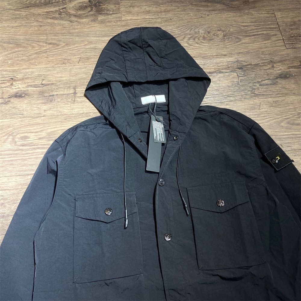 detail noir capuche