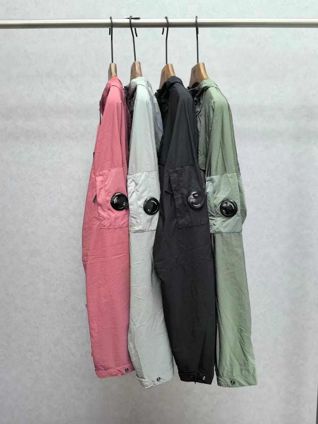 noir argent vert sauge rose vestes alignees