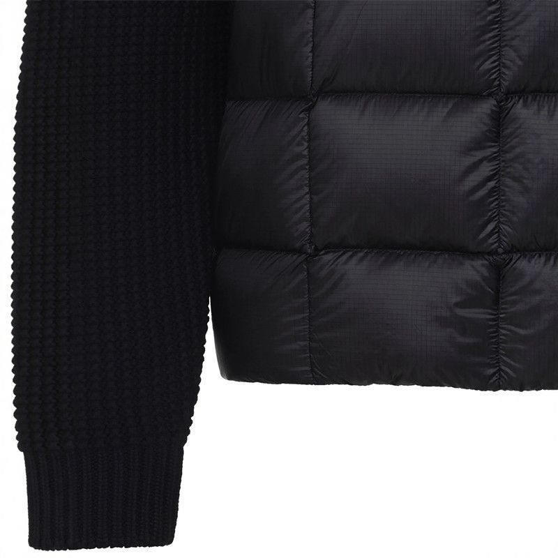 detail noir manche tricot