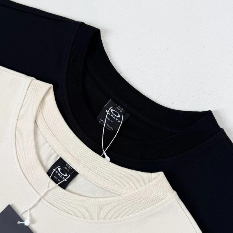 detail noir écru etiquettes cols