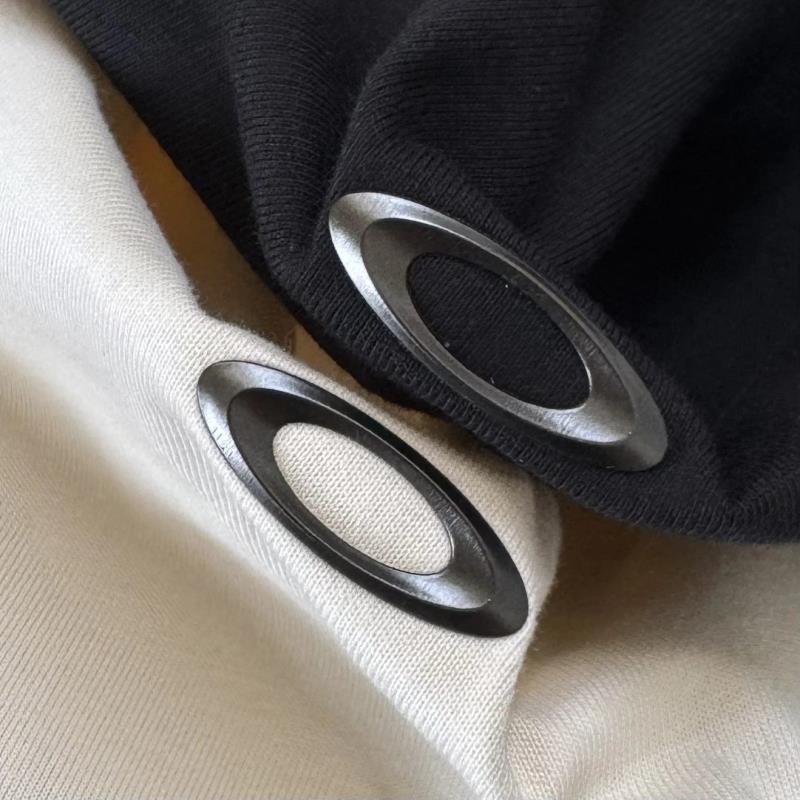 detail noir écru logos zoom