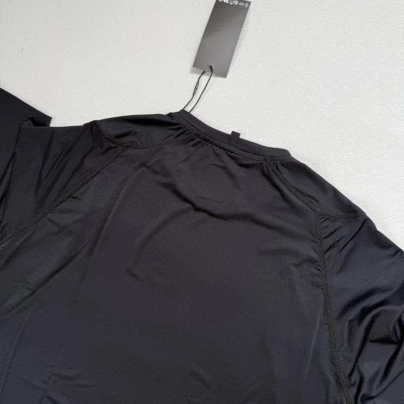 detail noir manche