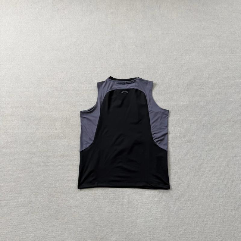 detail noir logo poitrine
