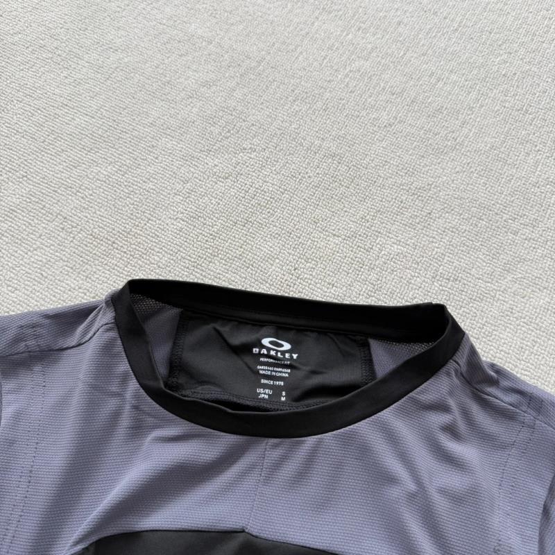 detail noir coutures
