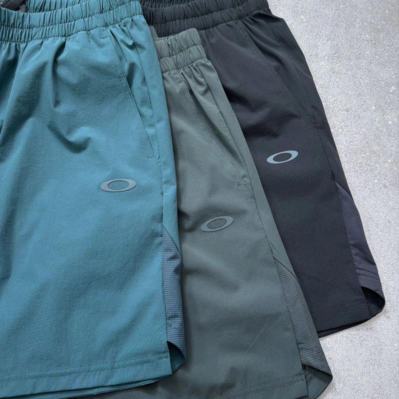 detail noir gris anthracite vert sapin trio logos