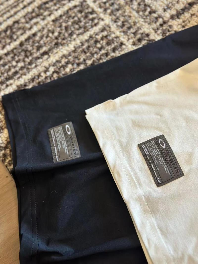 detail bleu marine col performance fit
