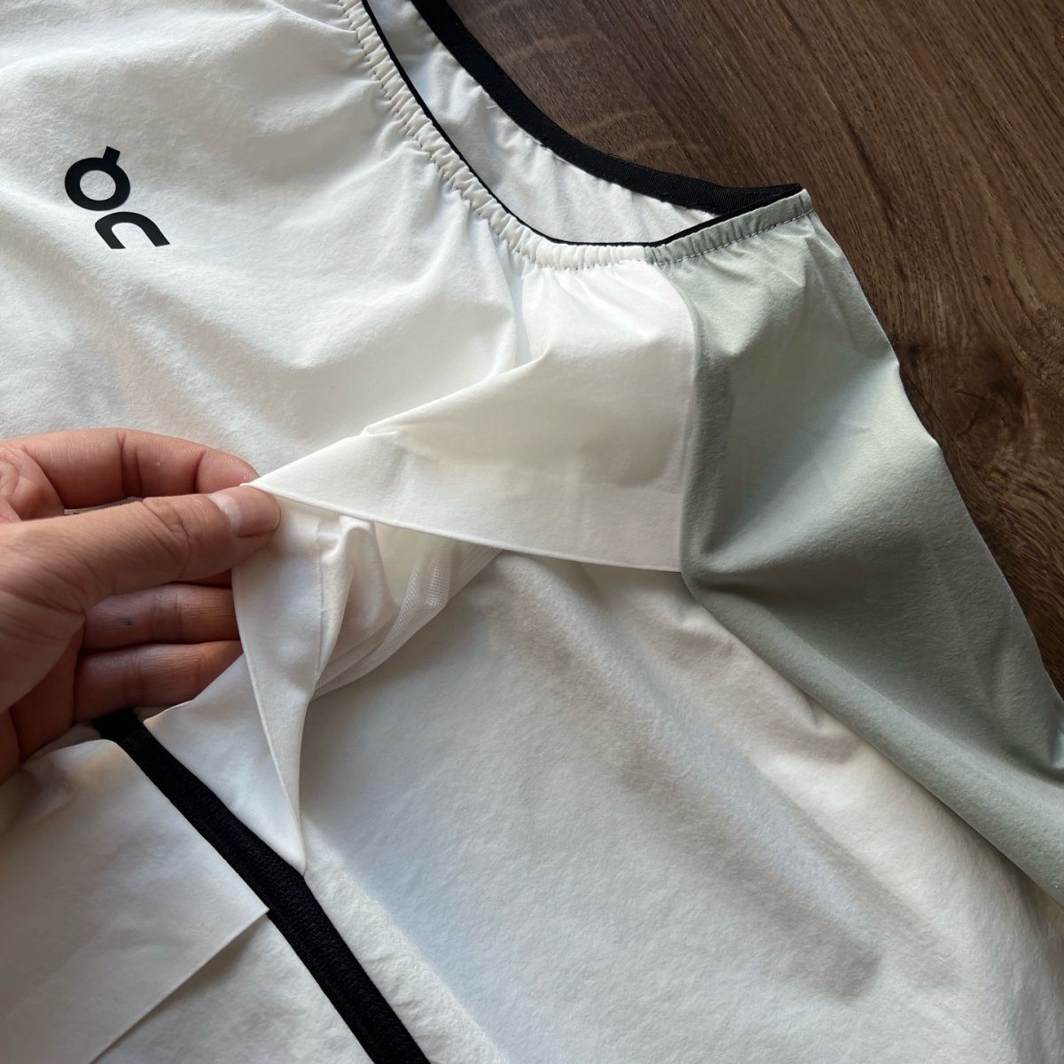 blanc col detail