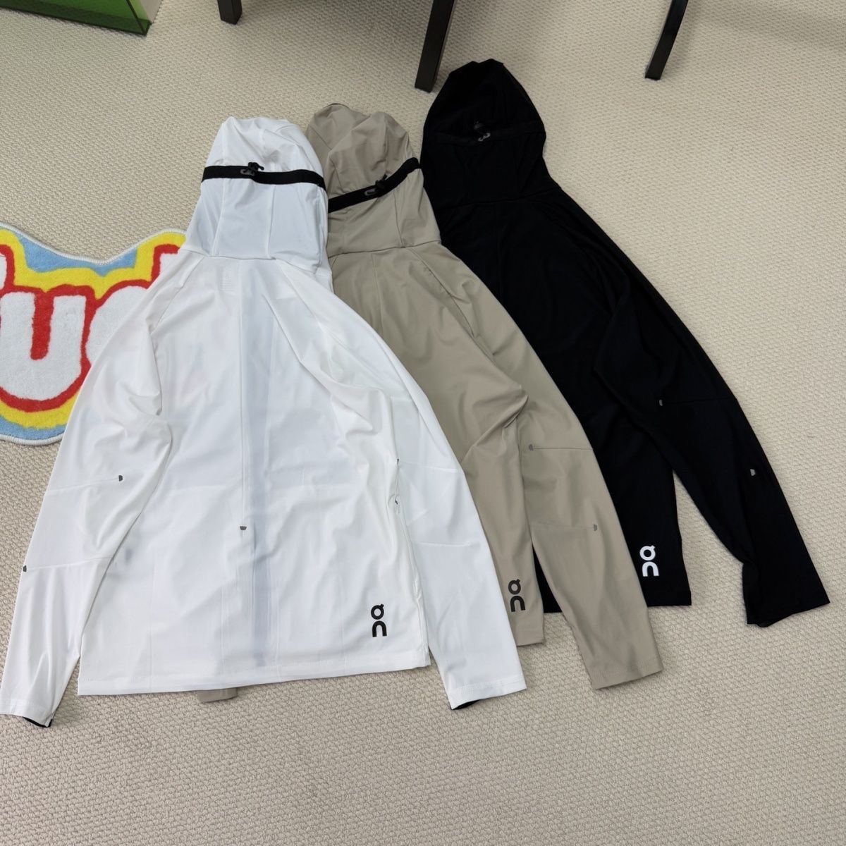 blanc beige noir ensemble cagoule capuche