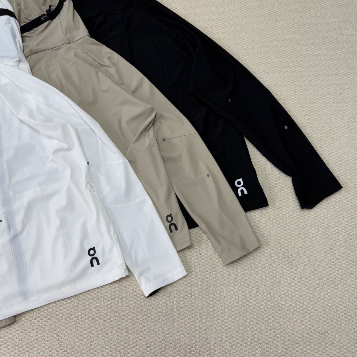 blanc beige noir ensemble dos