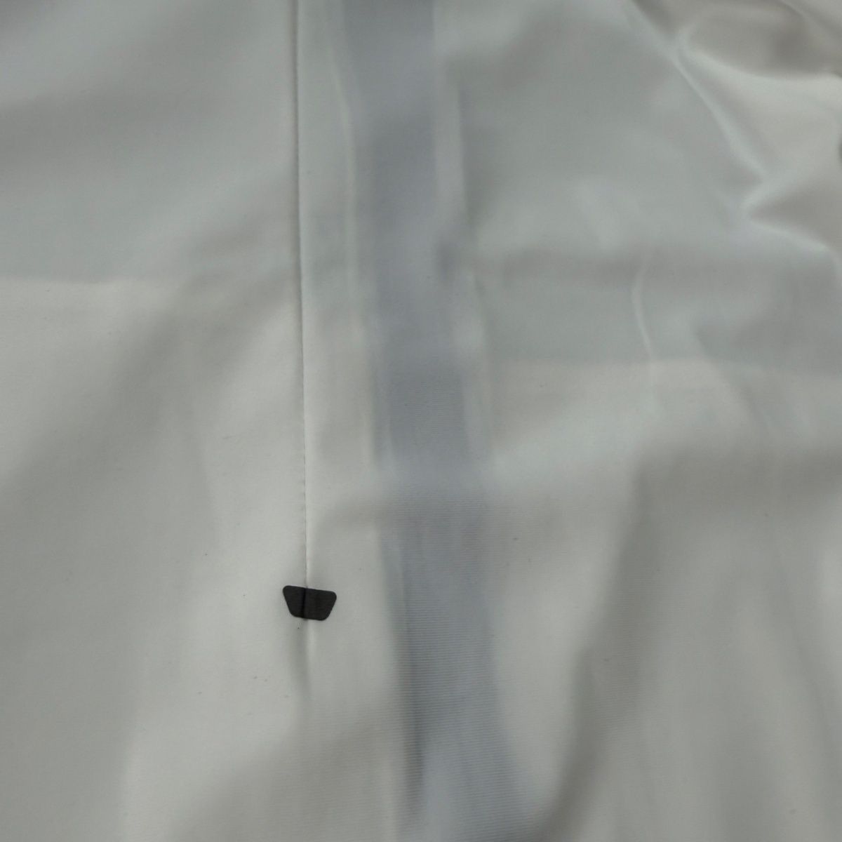 blanc detail tag etiquette