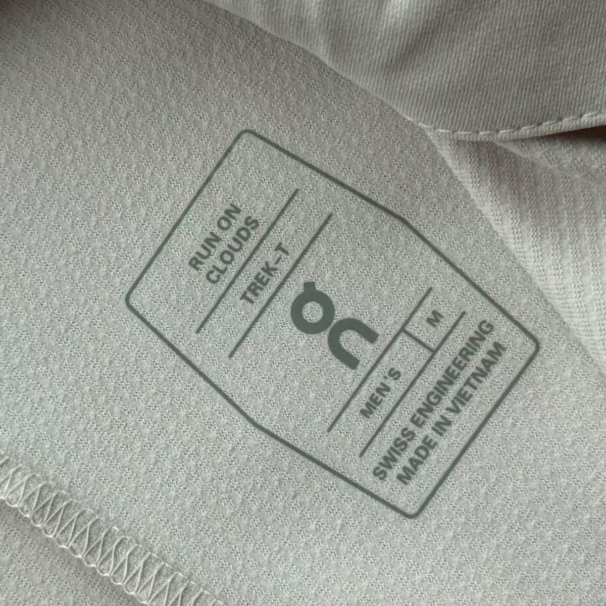 gris pâle detail interieur tag trek-t