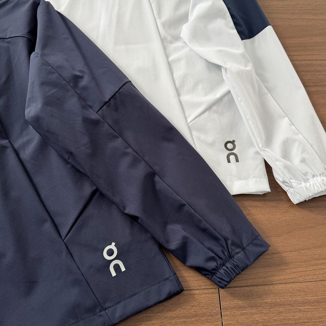 bleu marine blanc detail manches