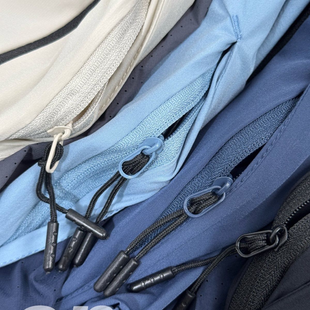 noir bleu marine bleu ciel crème detail 7