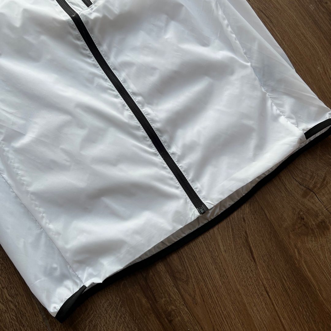 blanc detail 2