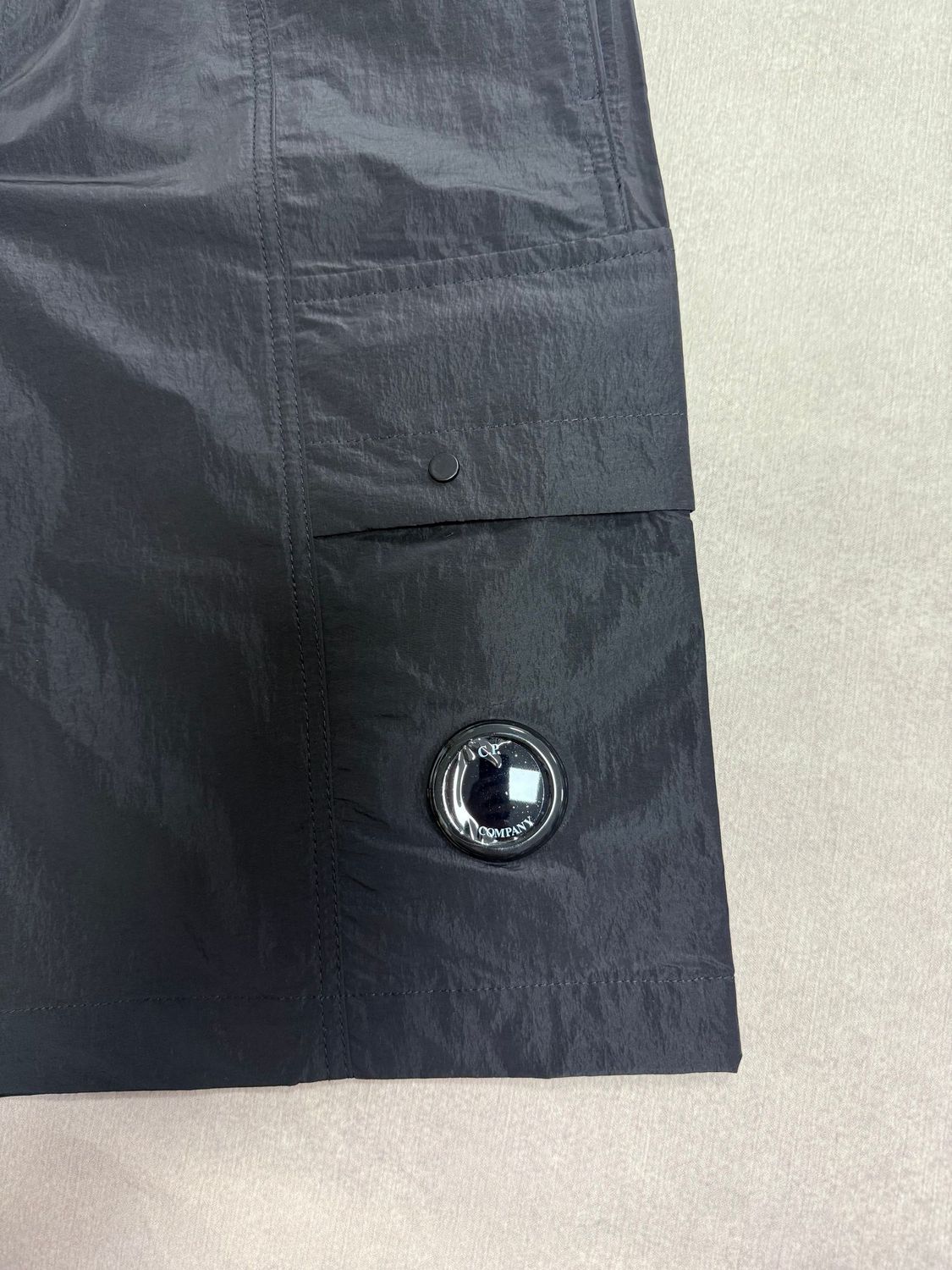 noir detail poche cargo lens
