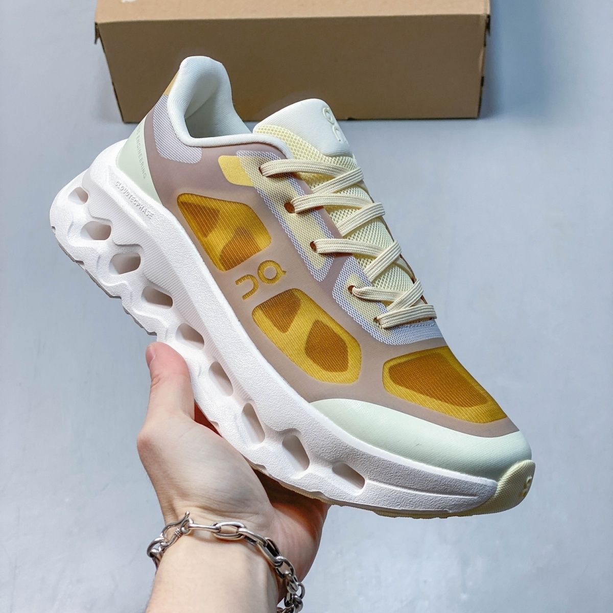 beige detail