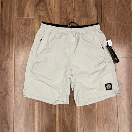 Short Stone Island Nylon Compass Patch Shorts