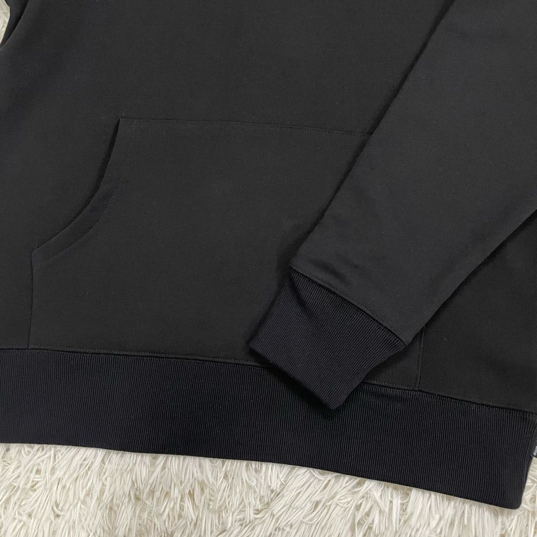 noir detail poche