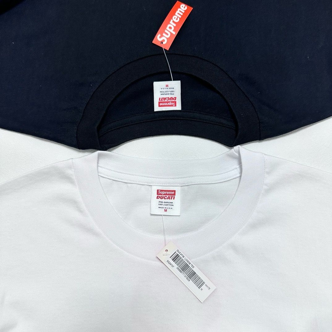 noir blanc detail col etiquettes