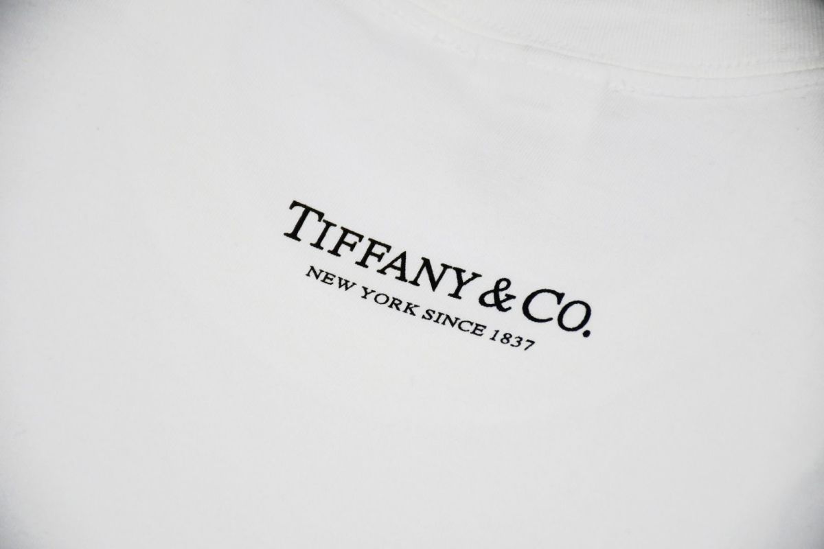 blanc detail logo tiffany dos