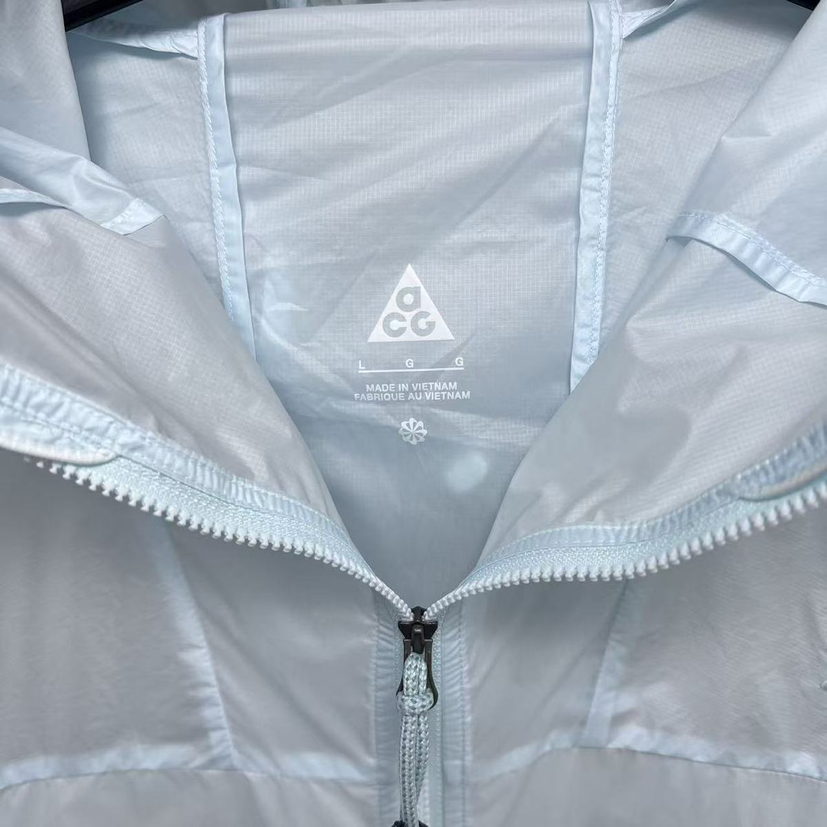 bleu glacier detail logo acg