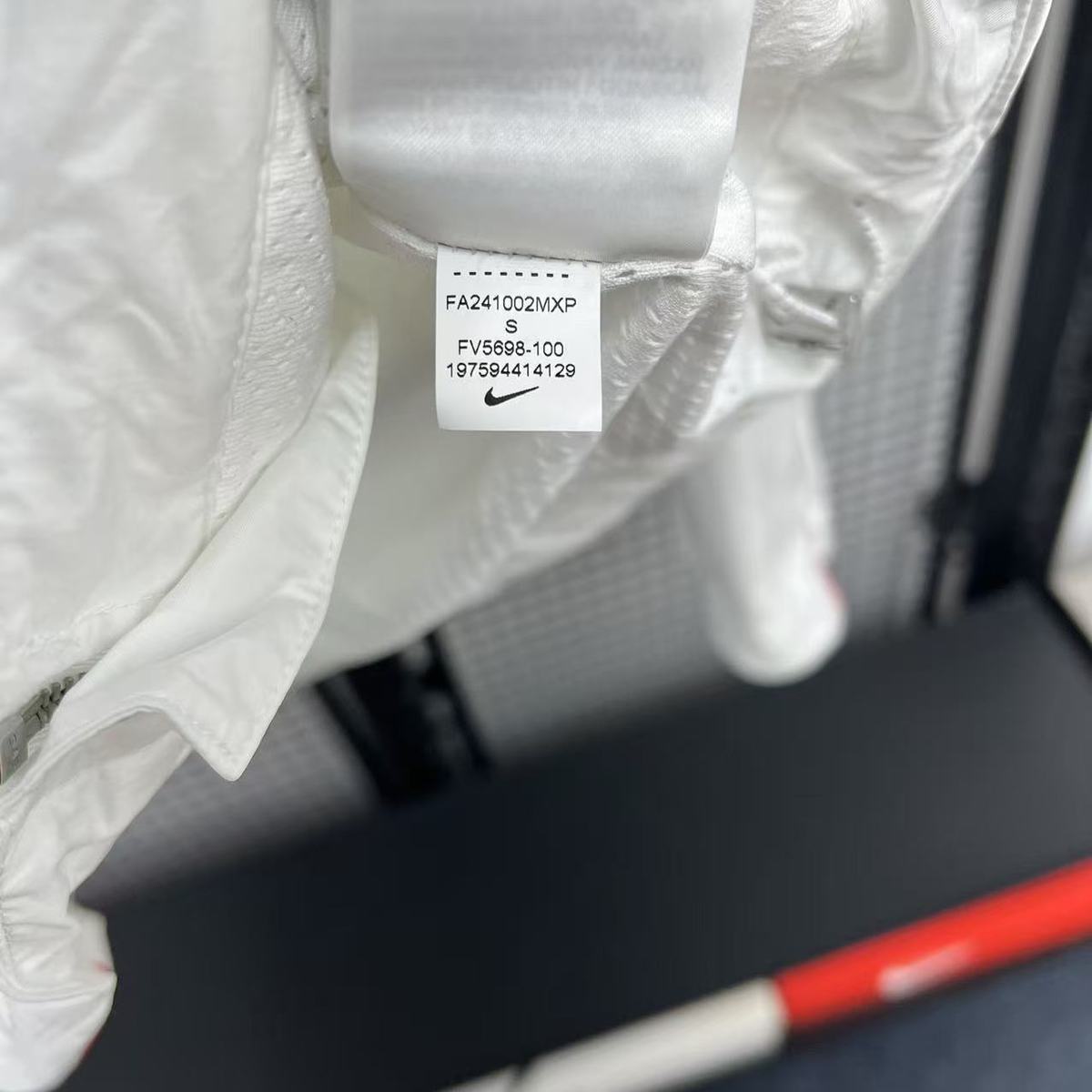 blanc detail etiquette taille