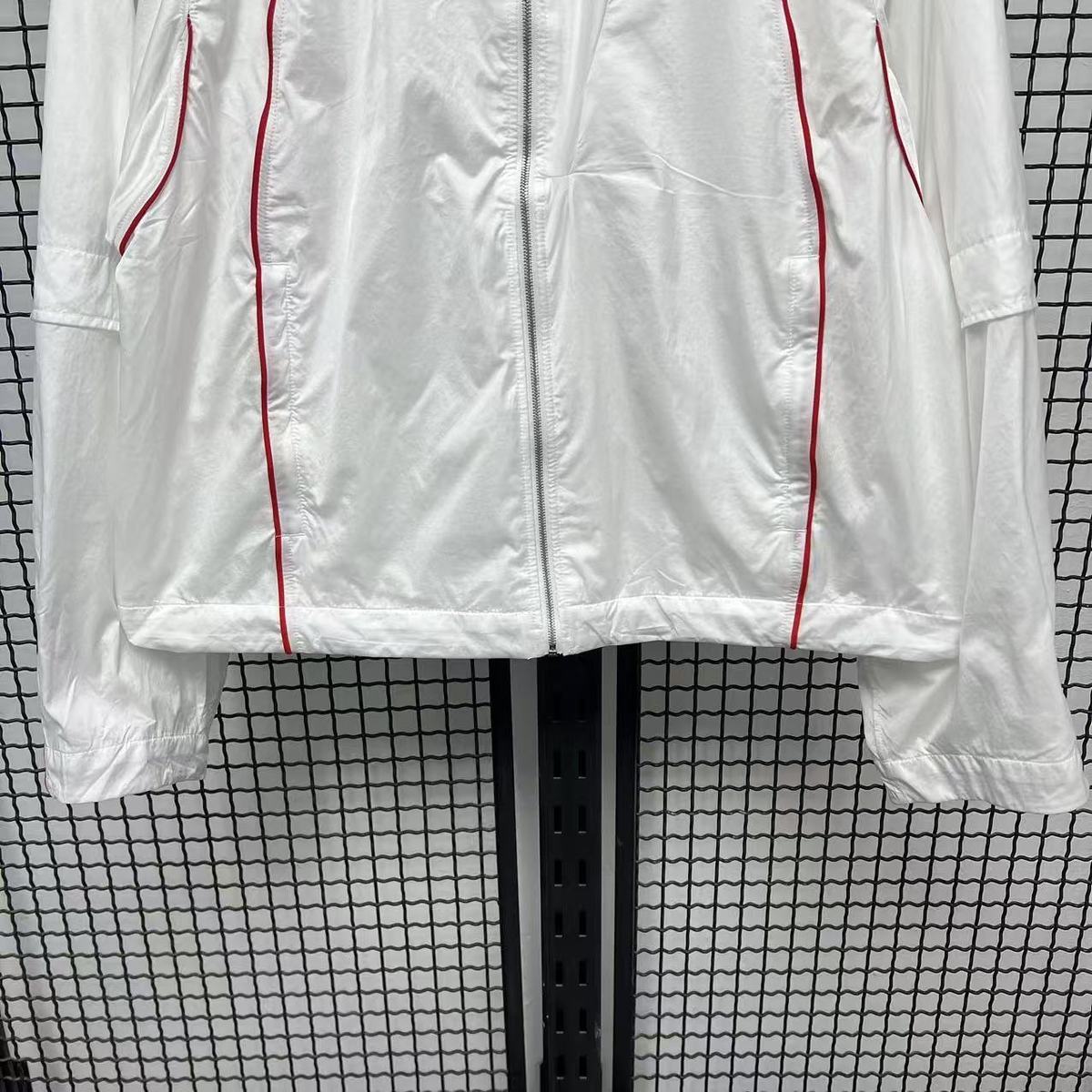 blanc detail face zip
